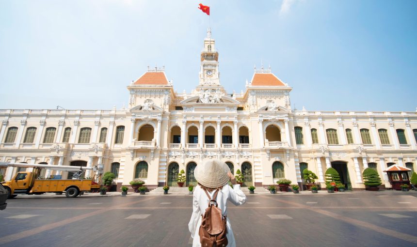 DISCOVER HO CHI MINH CITY BY CYCLO (FULL DAY)